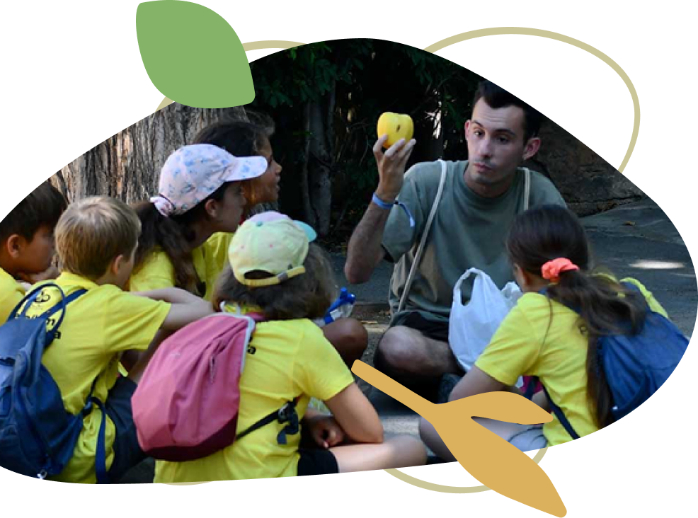 Infants participant en un casal del Zoo